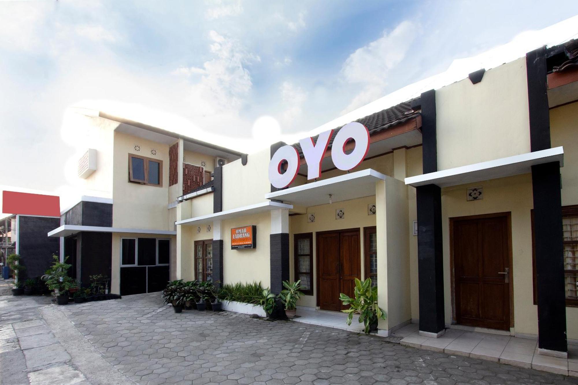 ホテル Oyo 1150 オマー ラドラン Kejayan エクステリア 写真